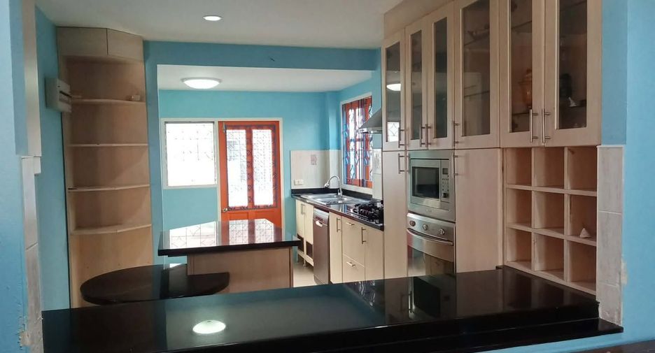 For rent and for sale 3 bedrooms house in Jomtien, Pattaya