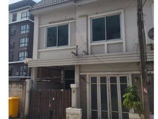 For sale 3 bedrooms house in Bang Kapi, Bangkok