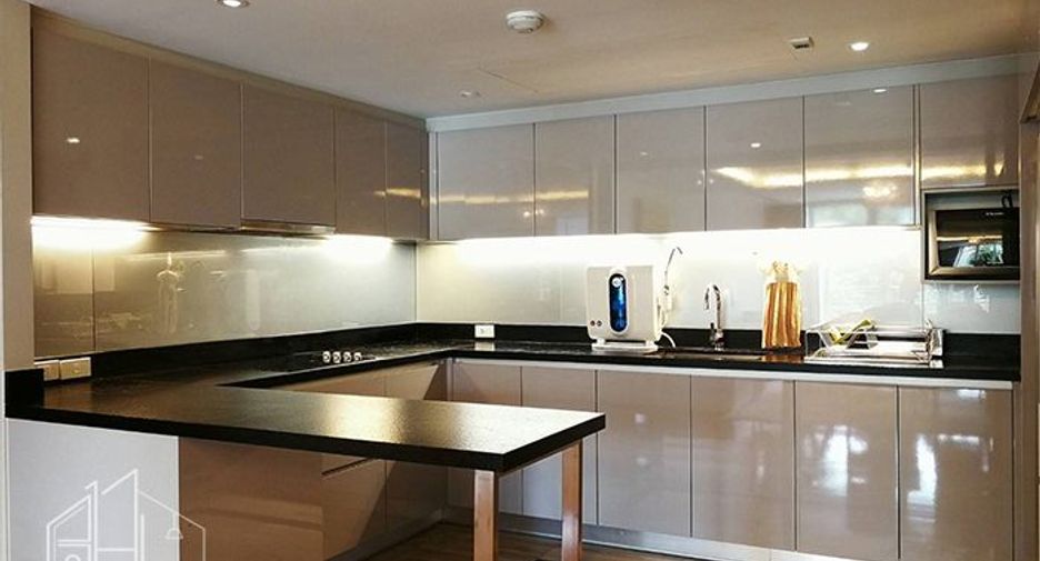 Condo en alquiler de 3 habitaciones en Watthana, Bangkok