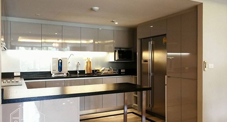 Condo en alquiler de 3 habitaciones en Watthana, Bangkok