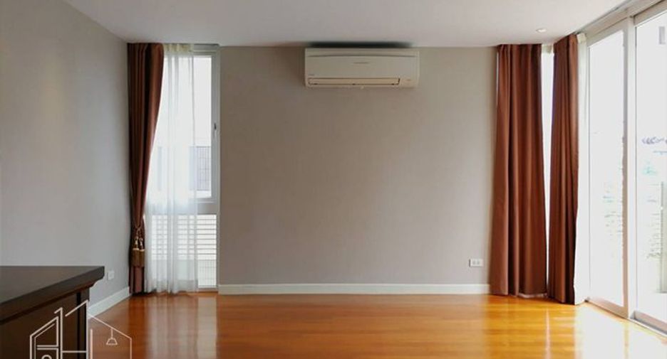 Condo en alquiler de 3 habitaciones en Watthana, Bangkok