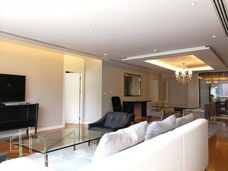 Condo en alquiler de 3 habitaciones en Watthana, Bangkok