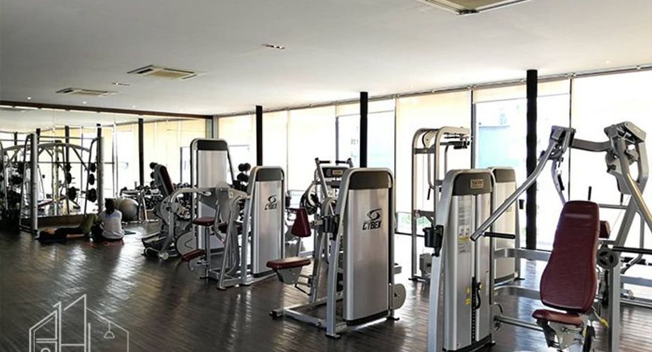 Condo en alquiler y en venta de 3 habitaciones en Watthana, Bangkok