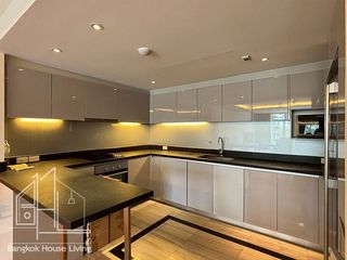 Condo en alquiler y en venta de 3 habitaciones en Watthana, Bangkok