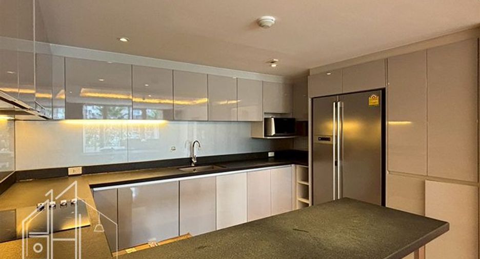 Condo en alquiler y en venta de 3 habitaciones en Watthana, Bangkok