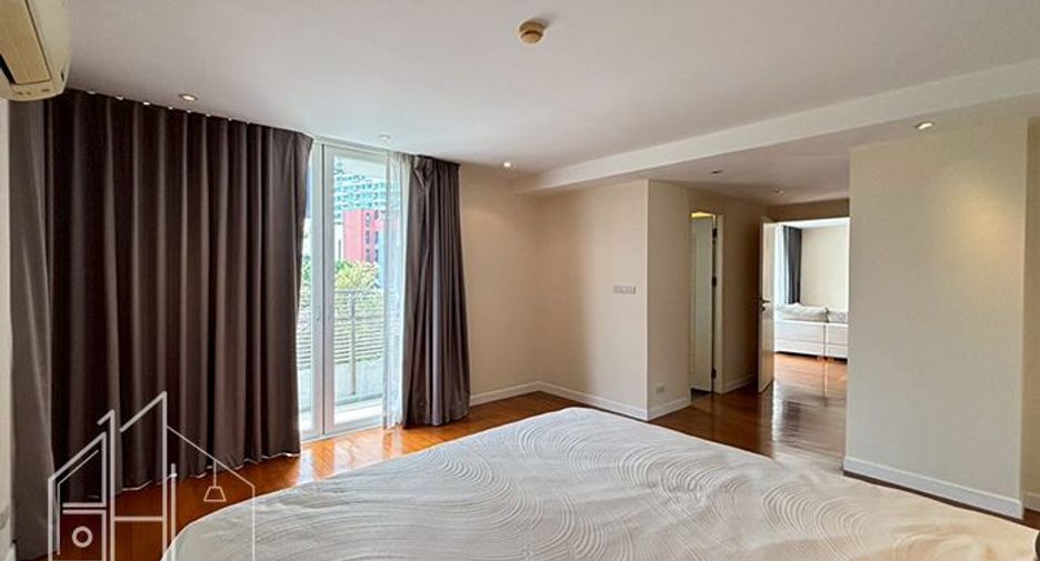 Condo en alquiler y en venta de 3 habitaciones en Watthana, Bangkok