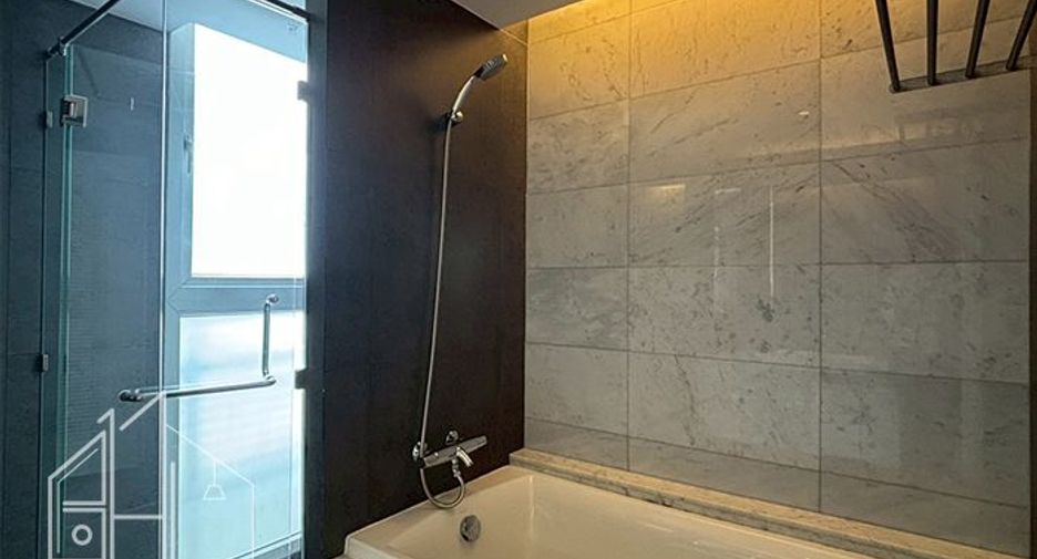 Condo en alquiler y en venta de 3 habitaciones en Watthana, Bangkok