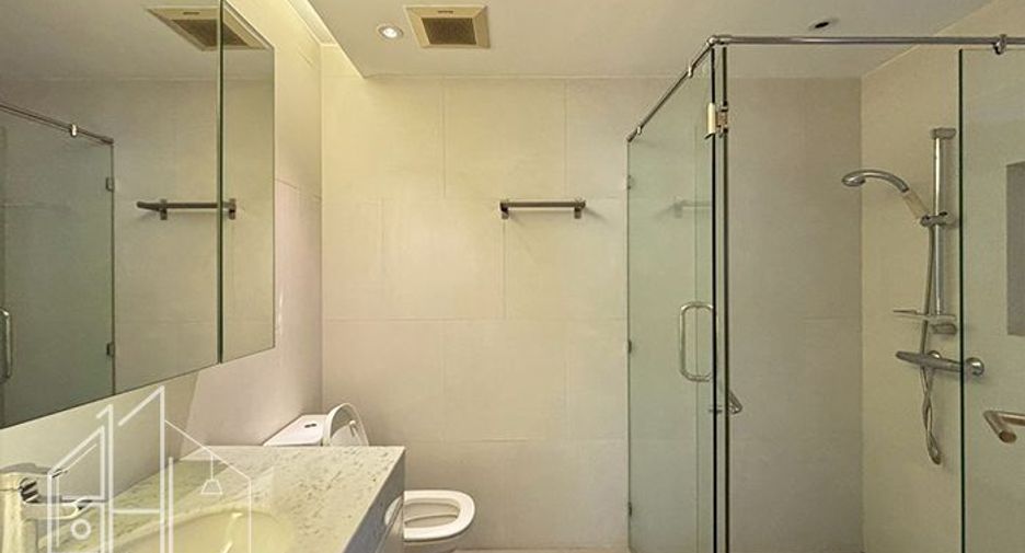 Condo en alquiler y en venta de 3 habitaciones en Watthana, Bangkok