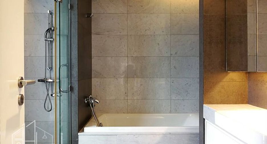 Condo en alquiler y en venta de 3 habitaciones en Watthana, Bangkok