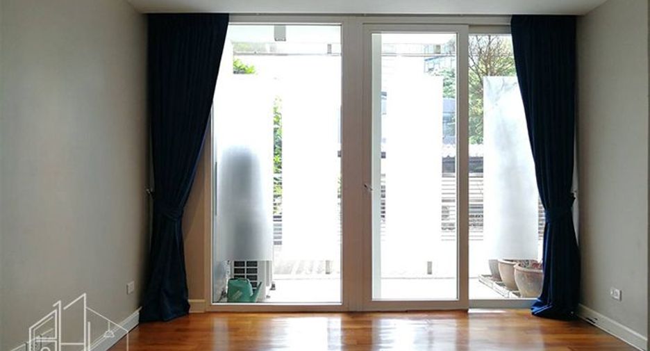 Condo en alquiler y en venta de 3 habitaciones en Watthana, Bangkok