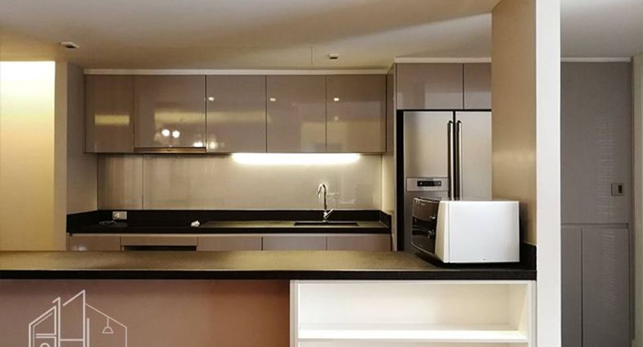 Condo en alquiler y en venta de 3 habitaciones en Watthana, Bangkok