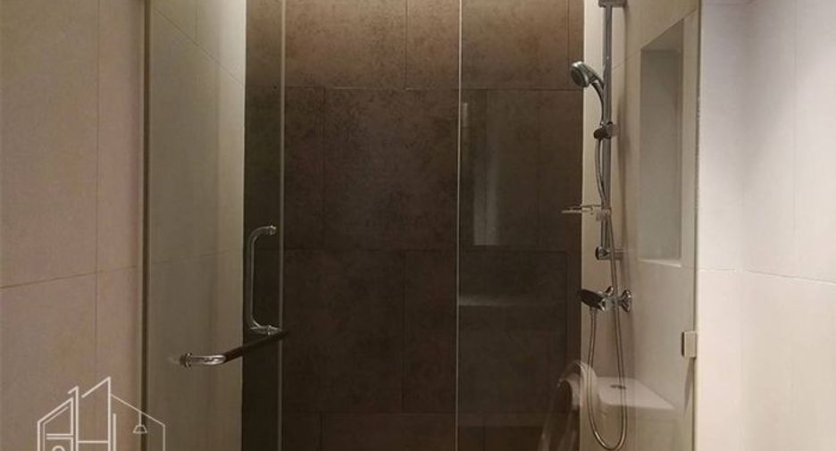 Condo en alquiler y en venta de 3 habitaciones en Watthana, Bangkok