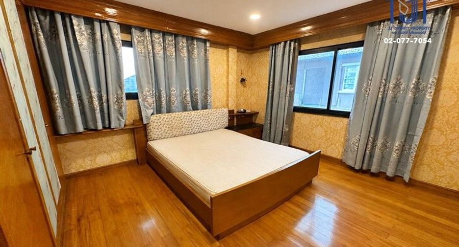 Casa en venta de 7 habitaciones en Pak Kret, Nonthaburi