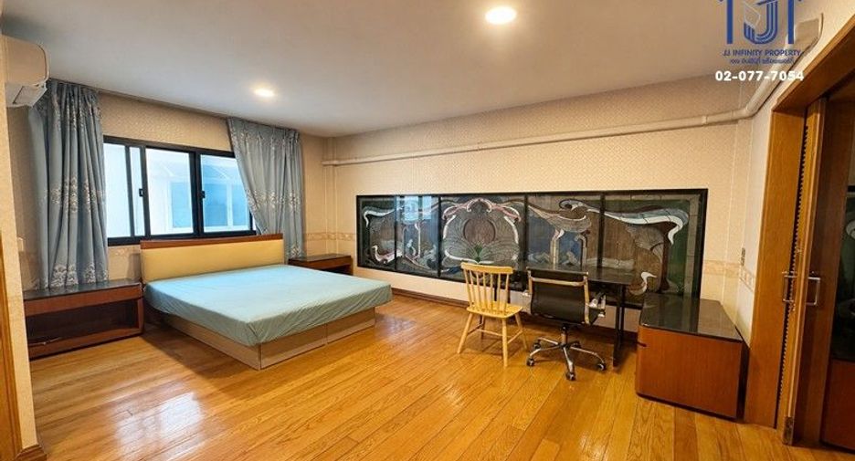 Casa en venta de 7 habitaciones en Pak Kret, Nonthaburi
