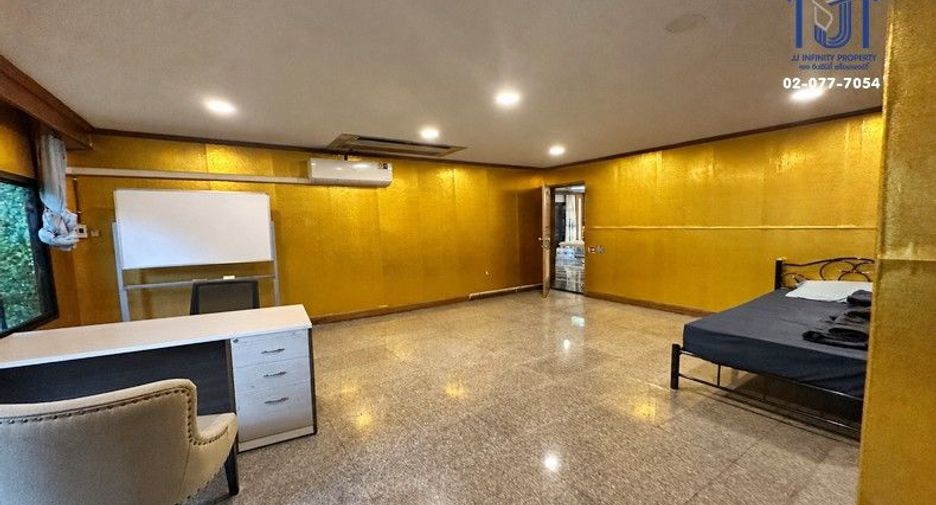 Casa en venta de 7 habitaciones en Pak Kret, Nonthaburi