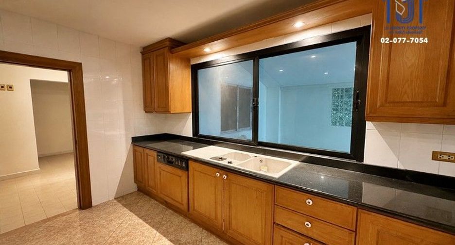 Casa en venta de 7 habitaciones en Pak Kret, Nonthaburi