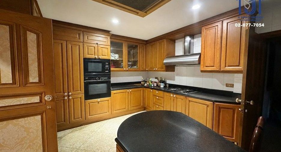 Casa en venta de 7 habitaciones en Pak Kret, Nonthaburi