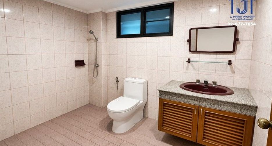 Casa en venta de 7 habitaciones en Pak Kret, Nonthaburi
