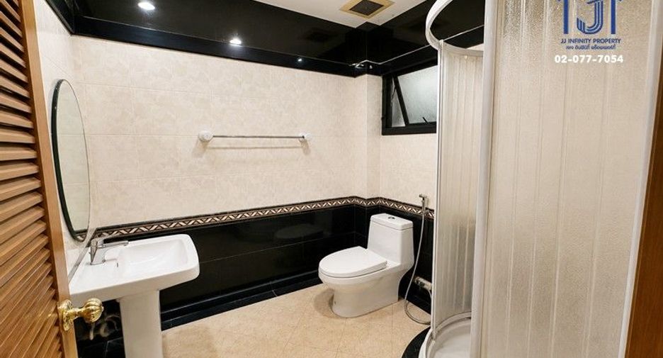 Casa en venta de 7 habitaciones en Pak Kret, Nonthaburi