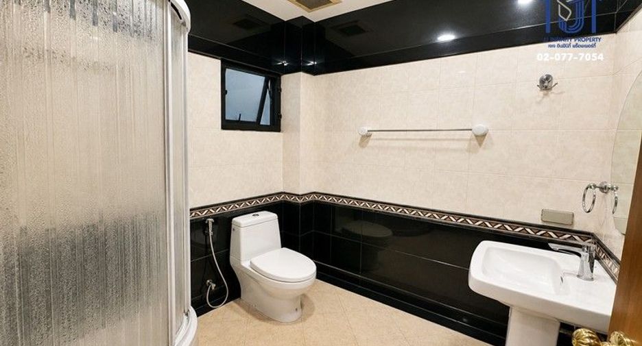 Casa en venta de 7 habitaciones en Pak Kret, Nonthaburi