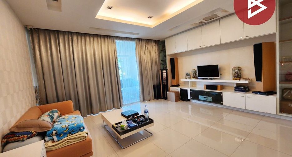 For sale 3 bedrooms house in Taling Chan, Bangkok
