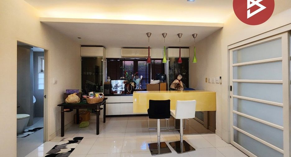 For sale 3 bedrooms house in Taling Chan, Bangkok