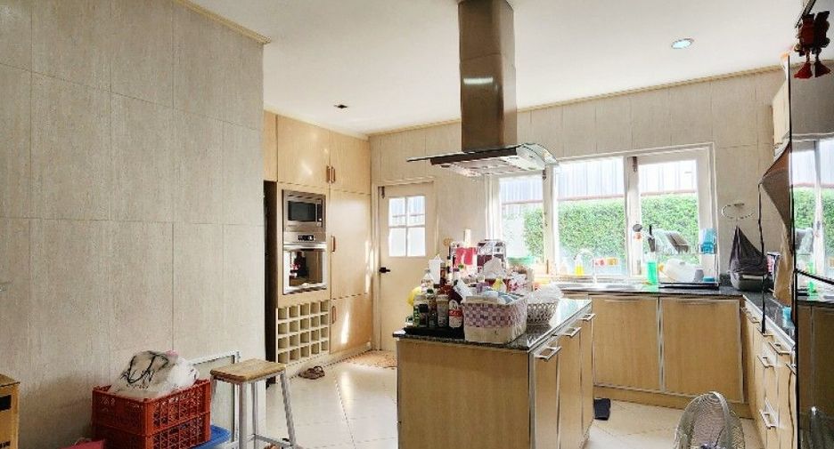 For sale 3 bedrooms house in Taling Chan, Bangkok