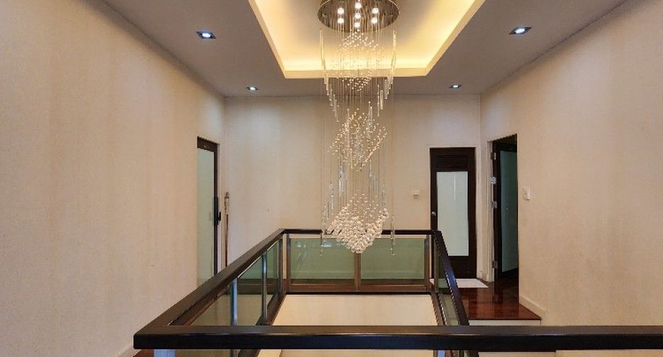 For sale 3 bedrooms house in Taling Chan, Bangkok