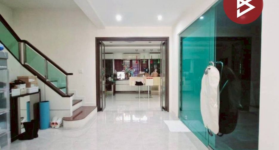 For sale 3 bedrooms house in Taling Chan, Bangkok