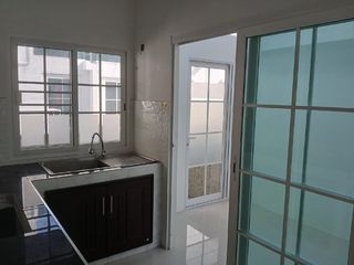 Casa en venta de 4 habitaciones en Prawet, Bangkok