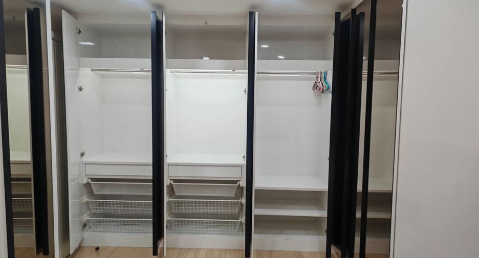 Condo en venta de 2 habitaciones en Phra Khanong, Bangkok