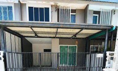 For sale 3 bedrooms townhouse in Mueang Samut Prakan, Samut Prakan