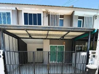For sale 3 bedrooms townhouse in Mueang Samut Prakan, Samut Prakan