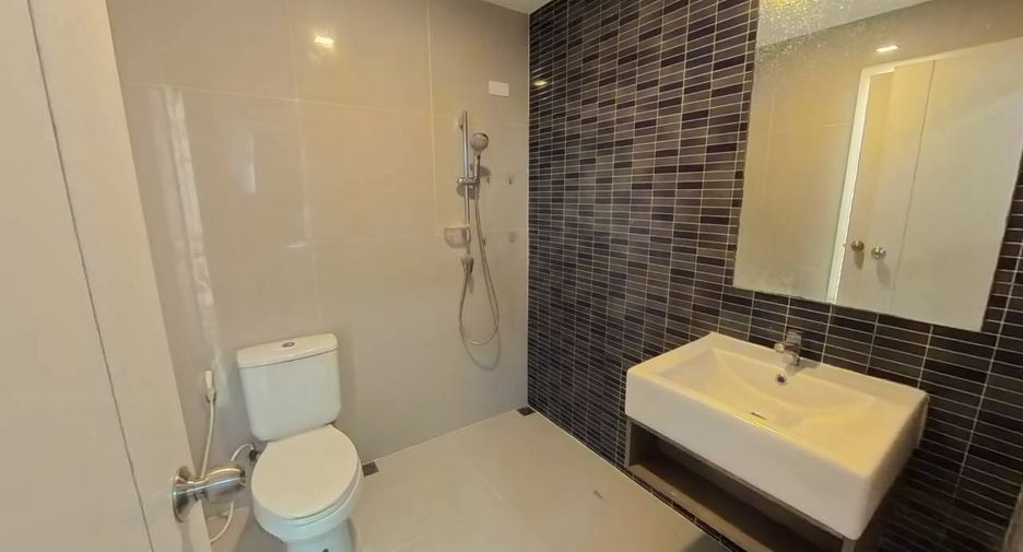 For sale 3 bedrooms townhouse in Mueang Samut Prakan, Samut Prakan