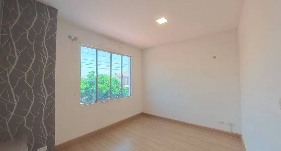 For sale 3 bedrooms townhouse in Mueang Samut Prakan, Samut Prakan
