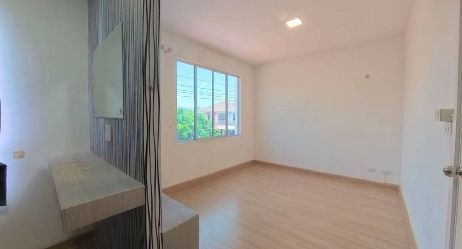 For sale 3 bedrooms townhouse in Mueang Samut Prakan, Samut Prakan