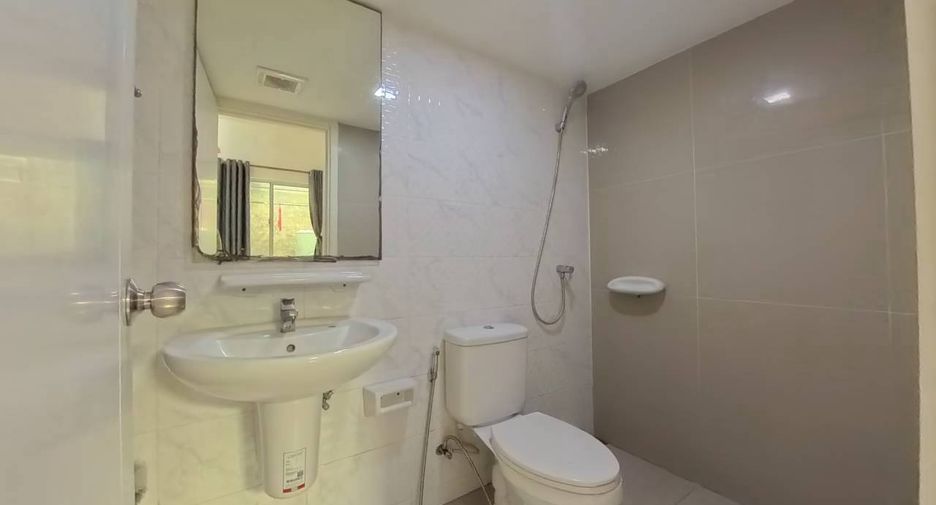 For sale 3 bedrooms townhouse in Mueang Samut Prakan, Samut Prakan