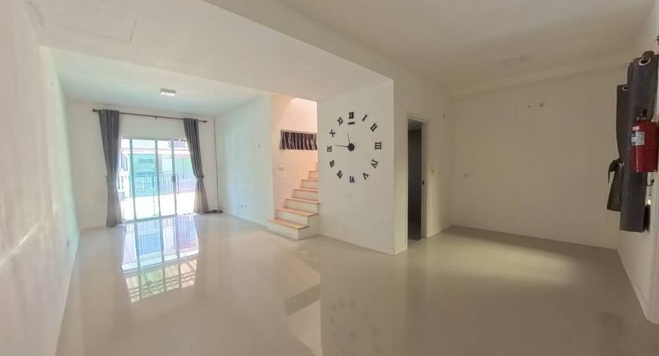For sale 3 bedrooms townhouse in Mueang Samut Prakan, Samut Prakan