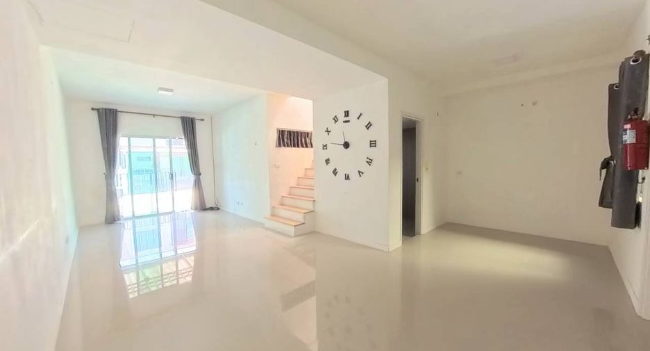 For sale 3 bedrooms townhouse in Mueang Samut Prakan, Samut Prakan