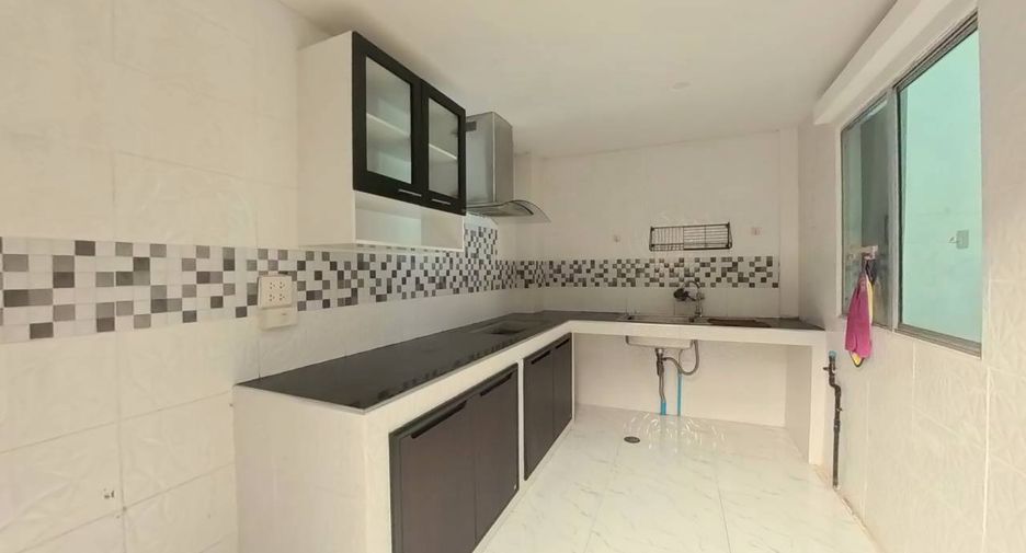 For sale 3 bedrooms townhouse in Mueang Samut Prakan, Samut Prakan
