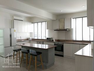 Apartamento en alquiler de 3 habitaciones en Watthana, Bangkok
