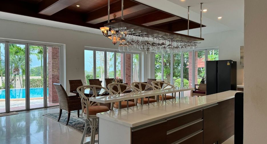For rent and for sale 4 bedrooms villa in Huay Yai, Pattaya
