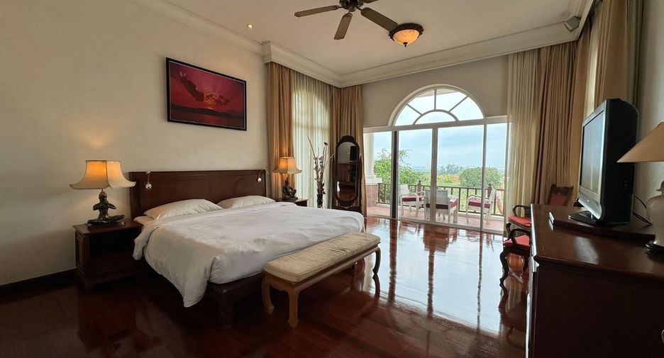 For rent and for sale 4 bedrooms villa in Huay Yai, Pattaya