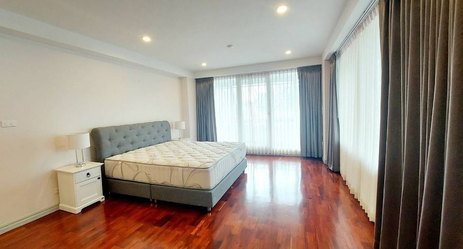 À louer 4 chambres condo à Watthana, Bangkok