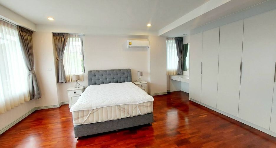 À louer 4 chambres condo à Watthana, Bangkok
