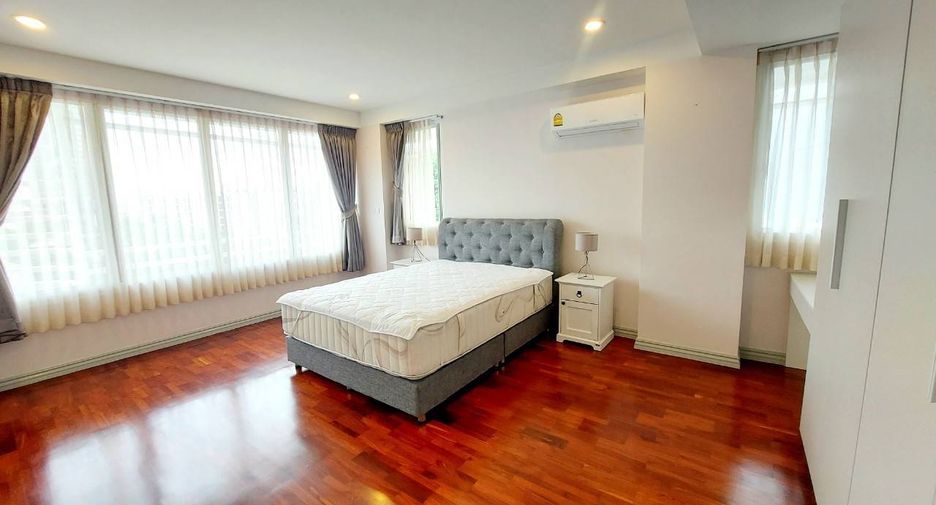 À louer 4 chambres condo à Watthana, Bangkok