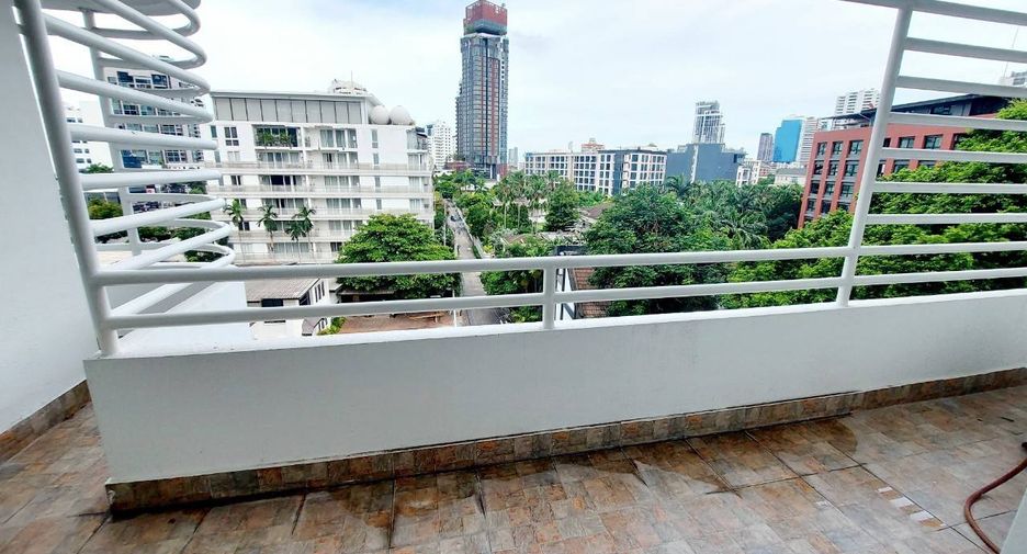 À louer 4 chambres condo à Watthana, Bangkok