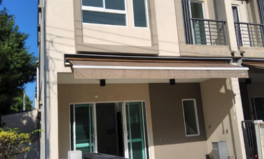 Casa adosada en venta de 3 habitaciones en Prawet, Bangkok