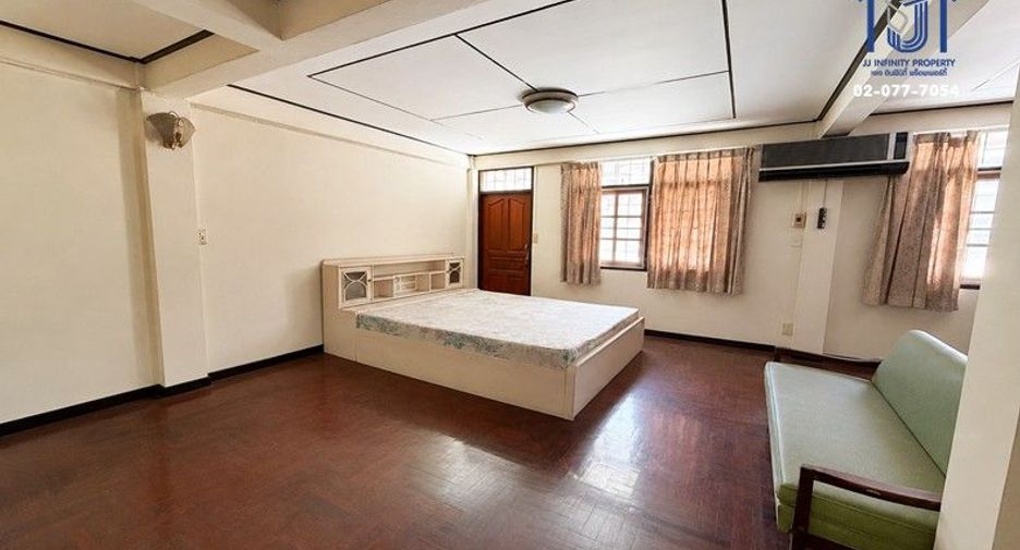 Casa adosada en venta de 4 habitaciones en Khlong San, Bangkok