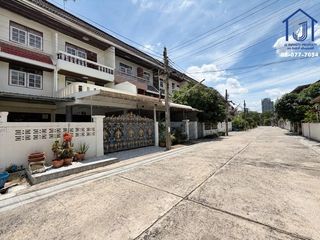 Casa adosada en venta de 4 habitaciones en Khlong San, Bangkok